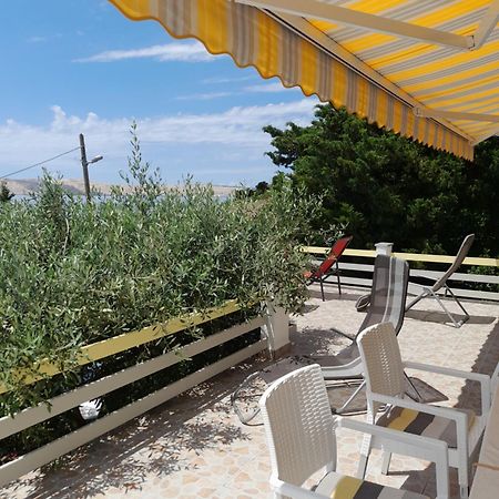 Apartment Milka By The Sea Karlobag Bagian luar foto