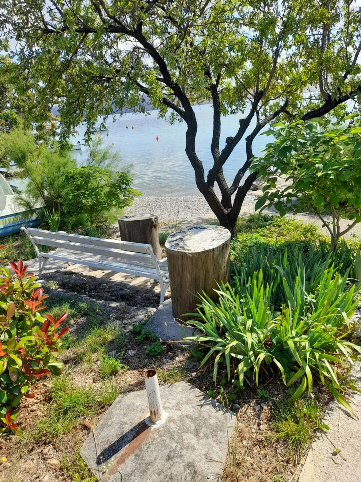 Apartment Milka By The Sea Karlobag Bagian luar foto