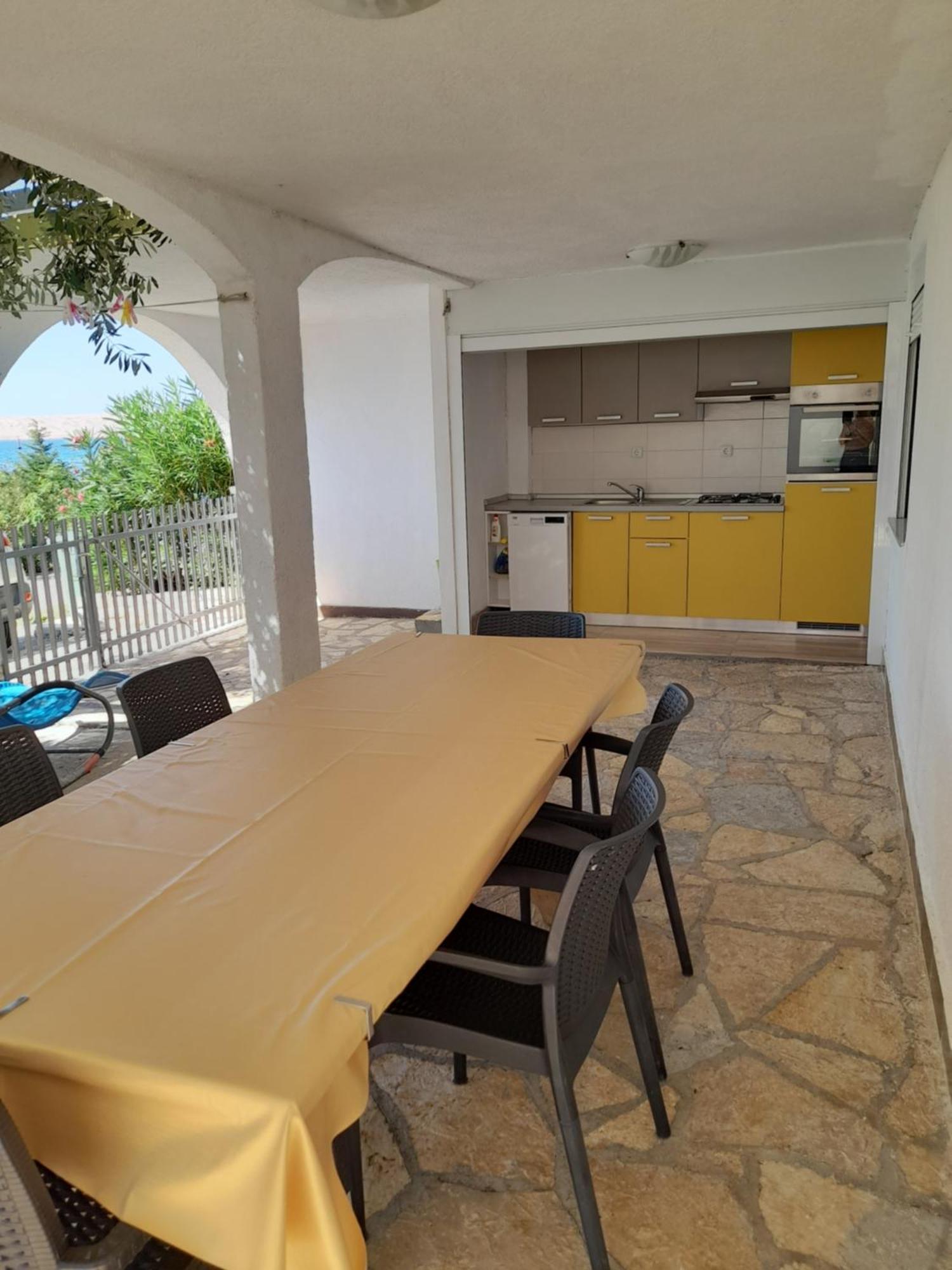 Apartment Milka By The Sea Karlobag Bagian luar foto