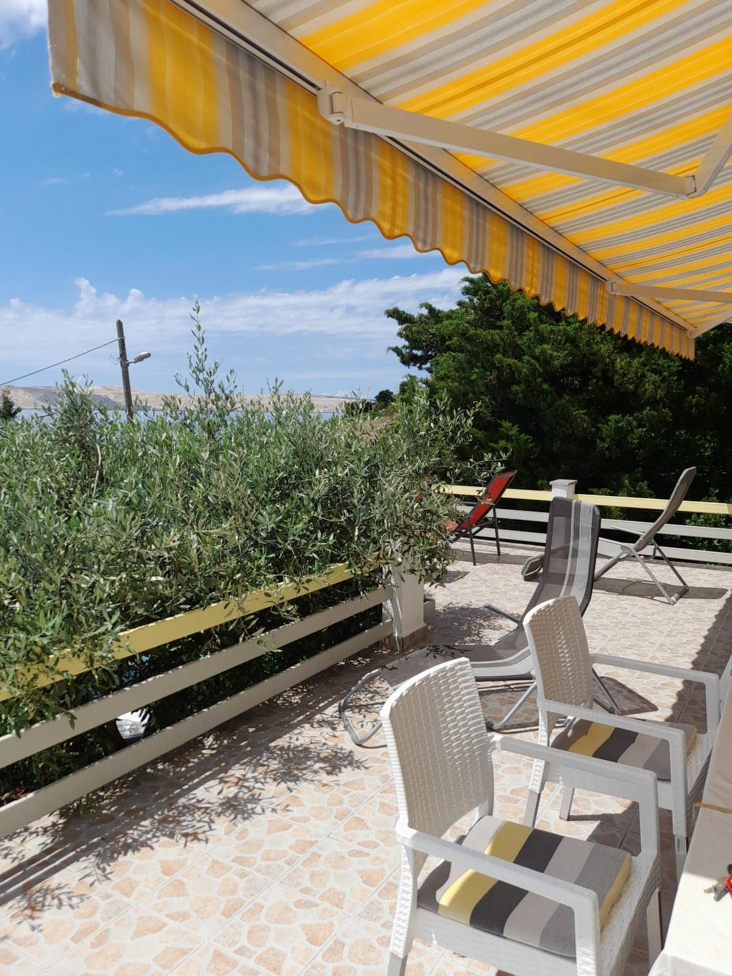 Apartment Milka By The Sea Karlobag Bagian luar foto
