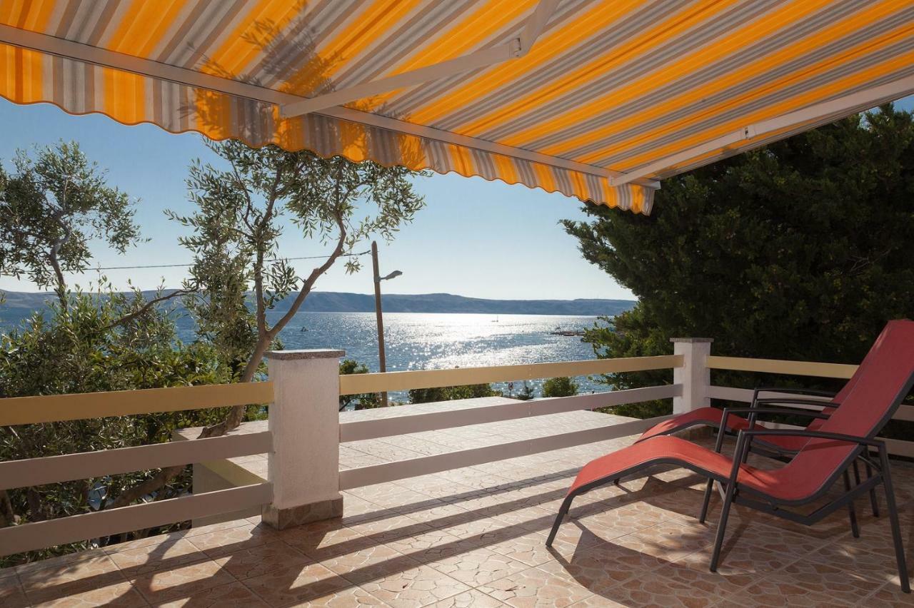 Apartment Milka By The Sea Karlobag Bagian luar foto
